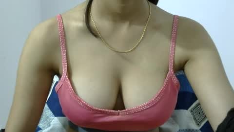 Snapshot of love_riva chatting on July 20, 2026, 11:01 am Riva online show from July 20, 2026, 11:01 am