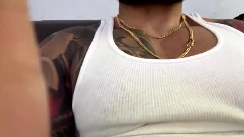 Snapshot of loveathickbitch chatting on October 29, 2025, 5:25 pm loveathickbitch online show from October 29, 2025, 5:25 pm