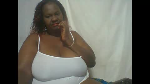 Lynn online show from October 12, 2025, 8:19 pm