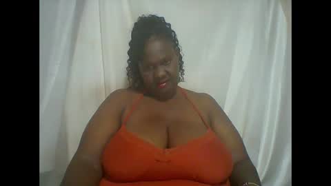 Lynn online show from November 24, 2025, 8:41 pm