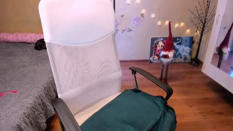 cat-girl online show from January 3, 2025, 2:30 pm