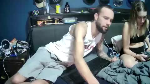 lovecoupleqc online show from November 24, 2025, 3:06 am