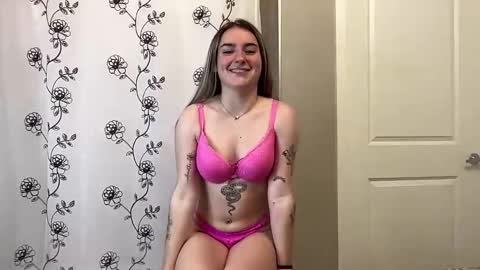 Snapshot of lovefromrose1 chatting on February 15, 2026, 3:03 am Olivia Rose online show from February 15, 2026, 3:03 am