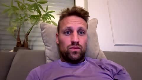 lovefuesse online show from October 27, 2025, 8:02 pm