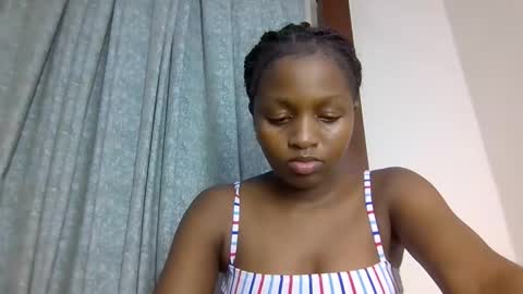 lovelbrownie online show from November 10, 2025, 6:18 pm