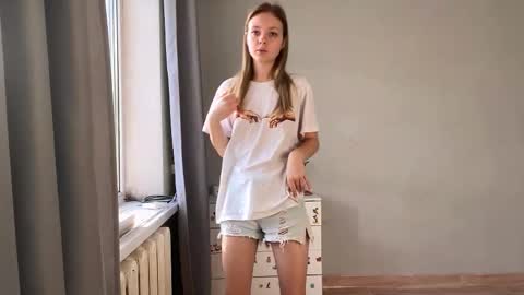 Ella online show from November 19, 2025, 6:24 am