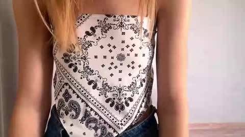 Ella online show from November 28, 2025, 6:27 am