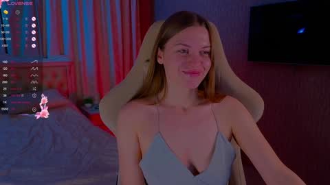 Snapshot of lovellalipss chatting on December 9, 2024, 1:34 pm Laura online show from December 9, 2024, 1:34 pm