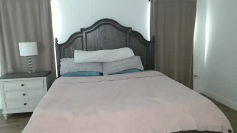 Love online show from November 19, 2025, 7:14 pm