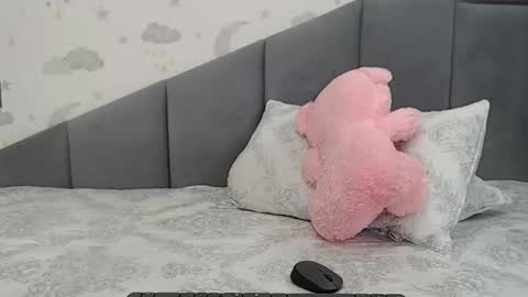 lovellykitty online show from April 16, 2026, 6:14 am