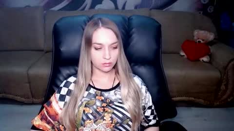 Snapshot of lovellymalina chatting on January 13, 2026, 3:50 pm private open online show from January 13, 2026, 3:50 pm