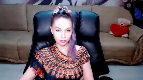 Snapshot of lovellymalina chatting on February 20, 2026, 10:27 am private open online show from February 20, 2026, 10:27 am