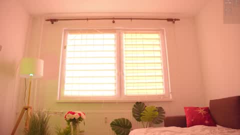 Snapshot of lovellynelly chatting on November 18, 2025, 12:53 pm Nelly online show from November 18, 2025, 12:53 pm