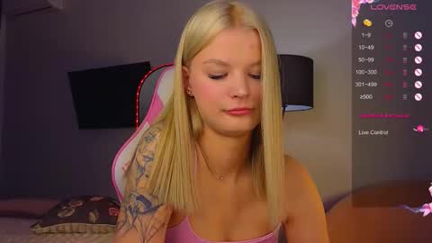 Snapshot of lovely_babyy chatting on November 7, 2025, 1:00 pm Jenny online show from November 7, 2025, 1:00 pm