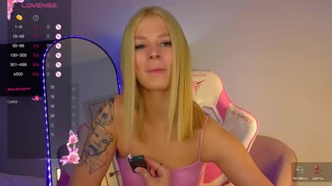 Snapshot of lovely_babyy chatting on November 15, 2025, 12:45 pm Jenny online show from November 15, 2025, 12:45 pm