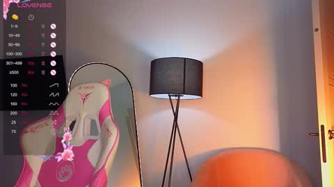 Snapshot of lovely_babyy chatting on November 25, 2025, 4:56 am Jenny online show from November 25, 2025, 4:56 am