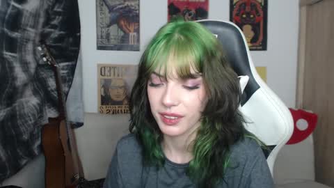 Snapshot of lovely_cass chatting on December 7, 2024, 7:49 am Cassie online show from December 7, 2024, 7:49 am