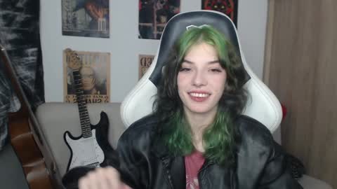 Snapshot of lovely_cass chatting on December 17, 2024, 1:29 am Cassie online show from December 17, 2024, 1:29 am