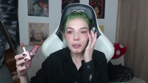 Snapshot of lovely_cass chatting on December 17, 2024, 10:43 pm Cassie online show from December 17, 2024, 10:43 pm