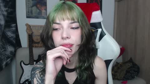 Snapshot of lovely_cass chatting on December 31, 2024, 8:15 am Cassie online show from December 31, 2024, 8:15 am