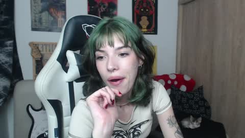 Snapshot of lovely_cass chatting on January 6, 2025, 2:37 am Cassie online show from January 6, 2025, 2:37 am