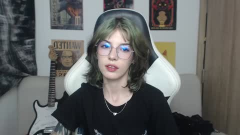 Snapshot of lovely_cass chatting on January 29, 2025, 4:15 am Cassie online show from January 29, 2025, 4:15 am
