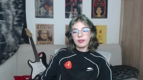 Snapshot of lovely_cass chatting on February 8, 2025, 1:22 am Cassie online show from February 8, 2025, 1:22 am