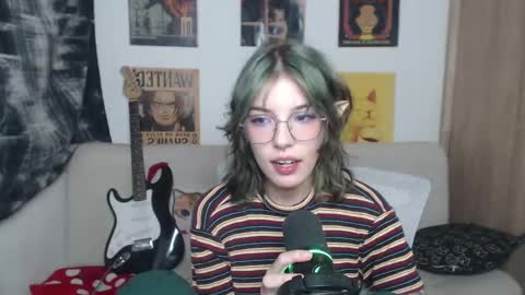 Snapshot of lovely_cass chatting on February 10, 2025, 1:24 am Cassie online show from February 10, 2025, 1:24 am