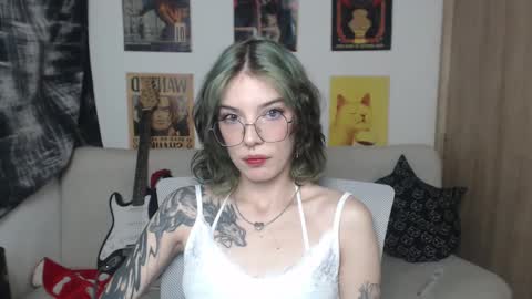 Snapshot of lovely_cass chatting on February 13, 2025, 4:54 am Cassie online show from February 13, 2025, 4:54 am