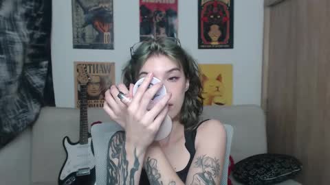 Snapshot of lovely_cass chatting on February 19, 2025, 1:29 am Cassie online show from February 19, 2025, 1:29 am