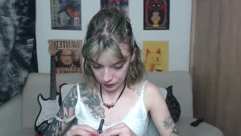 Snapshot of lovely_cass chatting on February 24, 2025, 3:33 am Cassie online show from February 24, 2025, 3:33 am