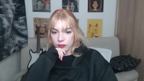 Snapshot of lovely_cass chatting on March 6, 2025, 9:14 am Cassie online show from March 6, 2025, 9:14 am