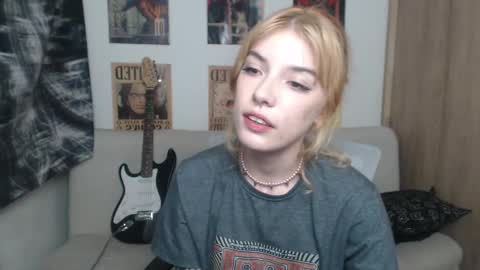 Snapshot of lovely_cass chatting on March 9, 2025, 8:18 am Cassie online show from March 9, 2025, 8:18 am