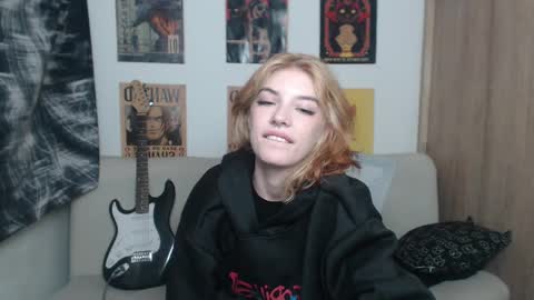 Snapshot of lovely_cass chatting on March 10, 2025, 9:32 am Cassie online show from March 10, 2025, 9:32 am