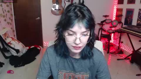 Snapshot of lovely_cass chatting on October 1, 2025, 1:22 am Cassie online show from October 1, 2025, 1:22 am