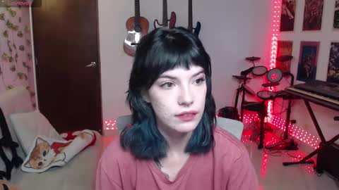 Snapshot of lovely_cass chatting on October 1, 2025, 8:15 pm Cassie online show from October 1, 2025, 8:15 pm