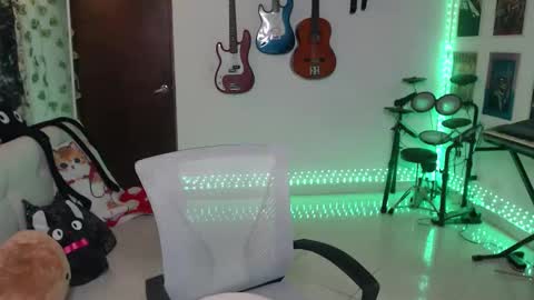 Snapshot of lovely_cass chatting on October 26, 2025, 10:04 pm Cassie online show from October 26, 2025, 10:04 pm