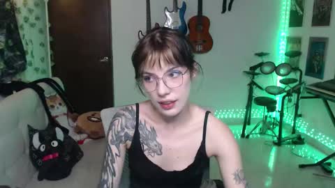 Snapshot of lovely_cass chatting on October 29, 2025, 11:39 pm Cassie online show from October 29, 2025, 11:39 pm