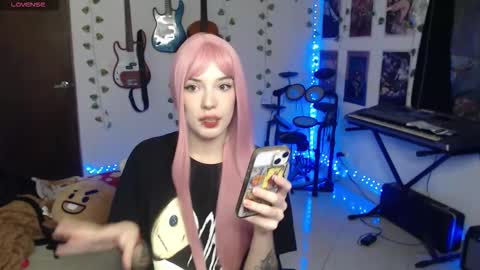 Snapshot of lovely_cass chatting on November 28, 2025, 1:19 am Cassie online show from November 28, 2025, 1:19 am