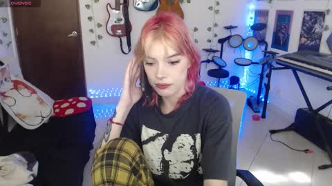 Snapshot of lovely_cass chatting on December 18, 2025, 4:46 pm Cassie online show from December 18, 2025, 4:46 pm