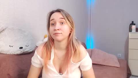 Snapshot of lovely_hayley chatting on November 26, 2025, 10:11 pm Lovely Hayley online show from November 26, 2025, 10:11 pm