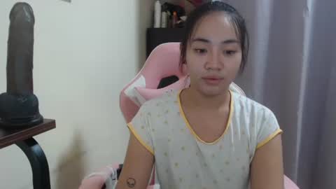 lovely_leah23 online show from November 28, 2025, 3:14 pm
