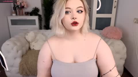 Snapshot of lovely_leilla chatting on January 29, 2025, 10:22 pm lovely_leilla online show from January 29, 2025, 10:22 pm