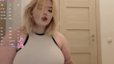 Snapshot of lovely_leilla chatting on October 19, 2025, 7:14 pm lovely_leilla online show from October 19, 2025, 7:14 pm