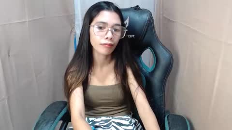 Snapshot of lovely_michelle20 chatting on December 17, 2025, 7:58 am diamond sweetheart20 online show from December 17, 2025, 7:58 am