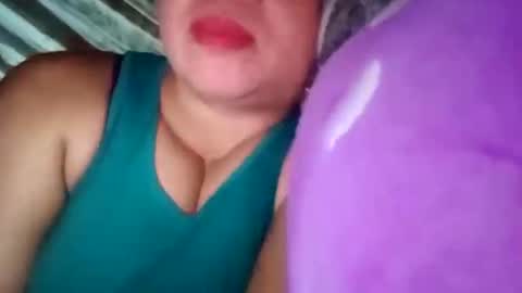 lovely_orchid online show from December 5, 2024, 1:38 pm