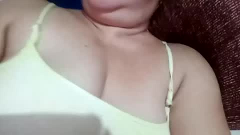 lovely_orchid online show from December 23, 2024, 2:50 pm