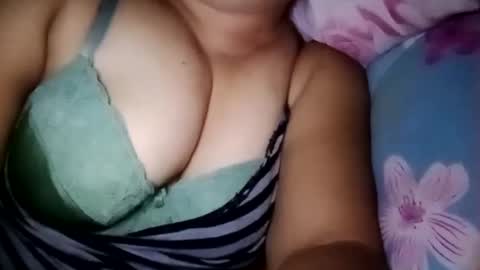 lovely_orchid online show from January 5, 2025, 9:26 am