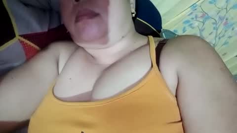 lovely_orchid online show from January 27, 2025, 10:27 am