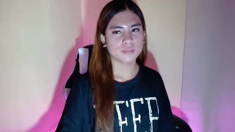 Snapshot of lovelyaurora_ chatting on September 19, 2025, 2:02 am Aurora online show from September 19, 2025, 2:02 am
